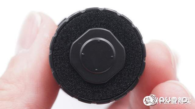 采用动圈式音头，搭载DSP处理芯片，TeslaMic特斯拉麦克风拆解报告