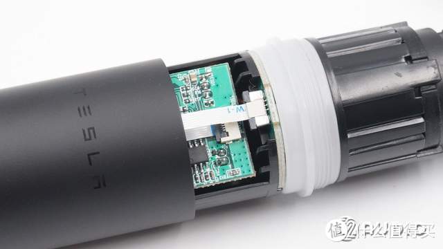 采用动圈式音头，搭载DSP处理芯片，TeslaMic特斯拉麦克风拆解报告