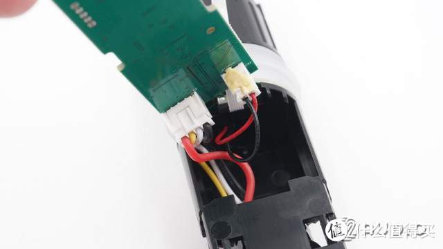 采用动圈式音头，搭载DSP处理芯片，TeslaMic特斯拉麦克风拆解报告