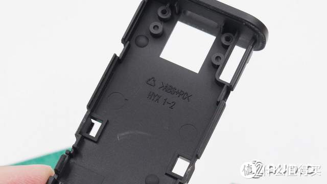 采用动圈式音头，搭载DSP处理芯片，TeslaMic特斯拉麦克风拆解报告