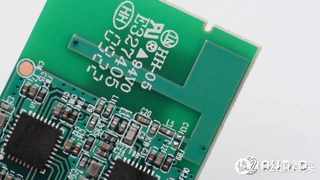 采用动圈式音头，搭载DSP处理芯片，TeslaMic特斯拉麦克风拆解报告