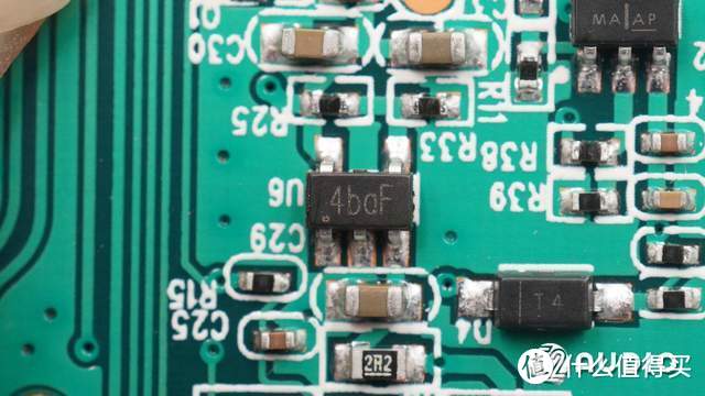 采用动圈式音头，搭载DSP处理芯片，TeslaMic特斯拉麦克风拆解报告