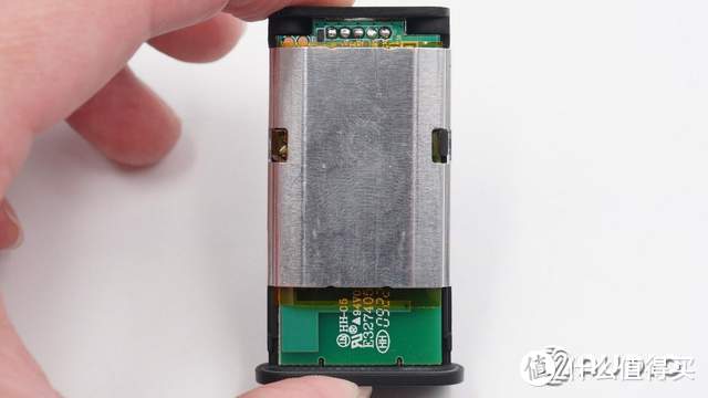 采用动圈式音头，搭载DSP处理芯片，TeslaMic特斯拉麦克风拆解报告