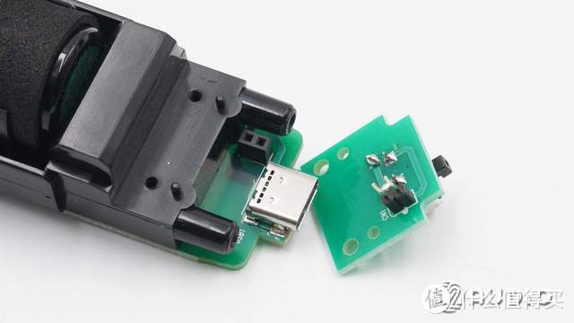 采用动圈式音头，搭载DSP处理芯片，TeslaMic特斯拉麦克风拆解报告