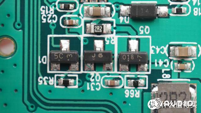 采用动圈式音头，搭载DSP处理芯片，TeslaMic特斯拉麦克风拆解报告