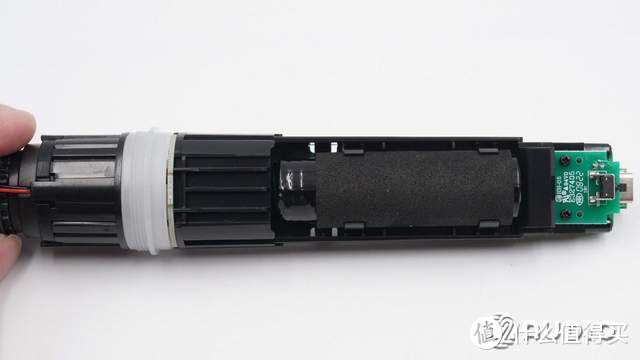 采用动圈式音头，搭载DSP处理芯片，TeslaMic特斯拉麦克风拆解报告