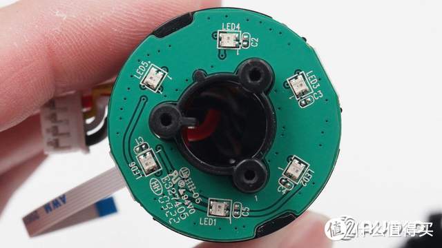 采用动圈式音头，搭载DSP处理芯片，TeslaMic特斯拉麦克风拆解报告