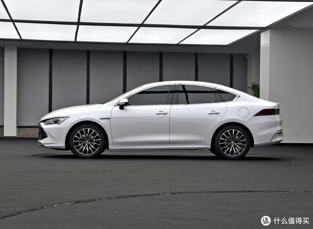 详解比亚迪秦PLUS DM-i：11.18万起，4月销量12465台，值得买吗？