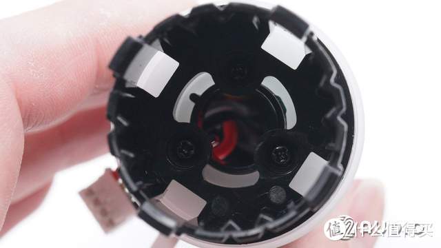 采用动圈式音头，搭载DSP处理芯片，TeslaMic特斯拉麦克风拆解报告