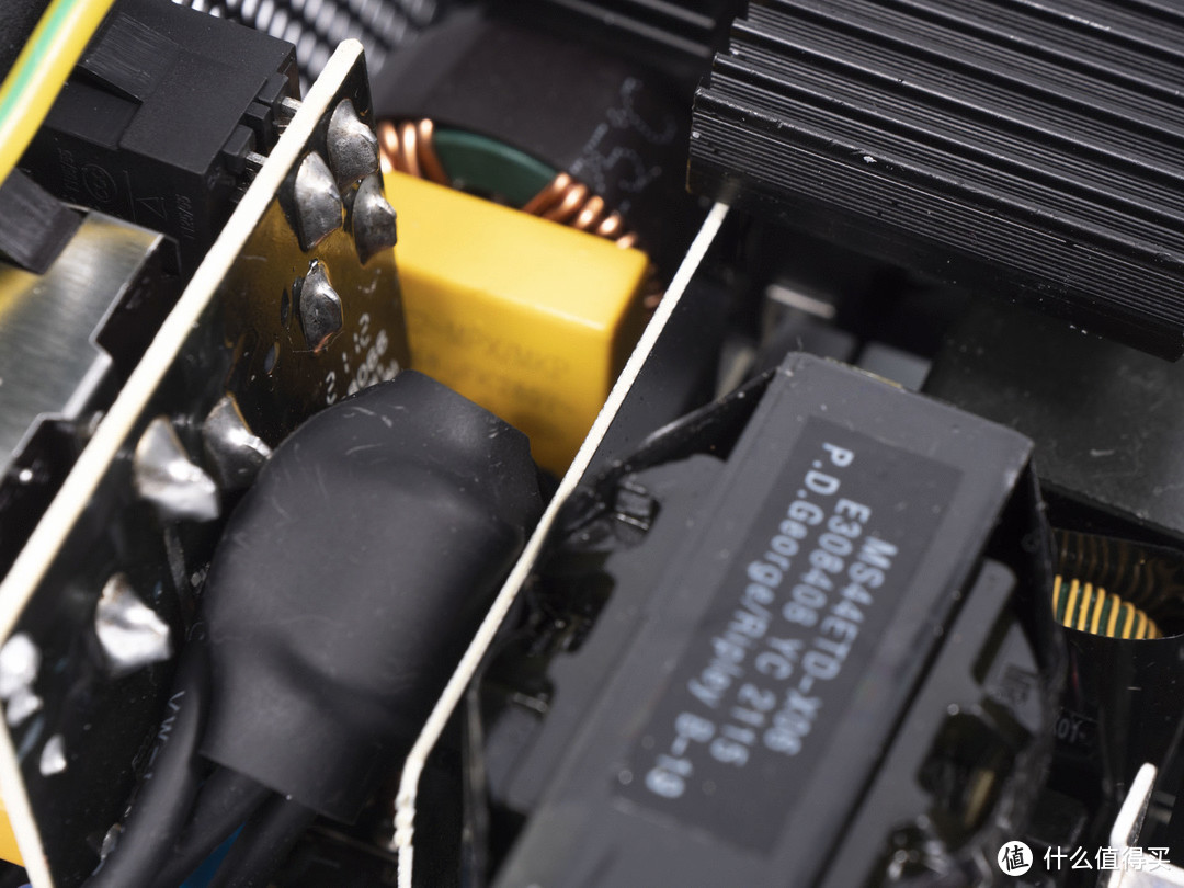 首款 ATX 3.0电源：技嘉超耐久 GP-UD1000GM-PG5电源评测