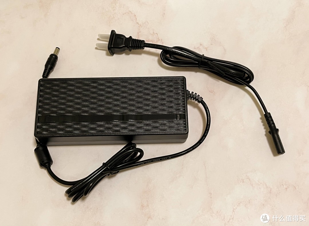 Yottamaster MS5-T3雷电3硬盘盒扩展坞测速怎么样？分别测Win11系统和macOS12系统下的雷电3读写速度！