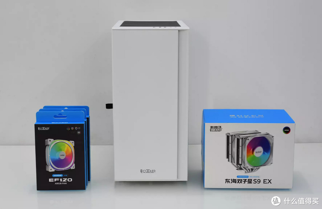 纯白主题，我给自己装了一台intel 12代处理器的电脑主机