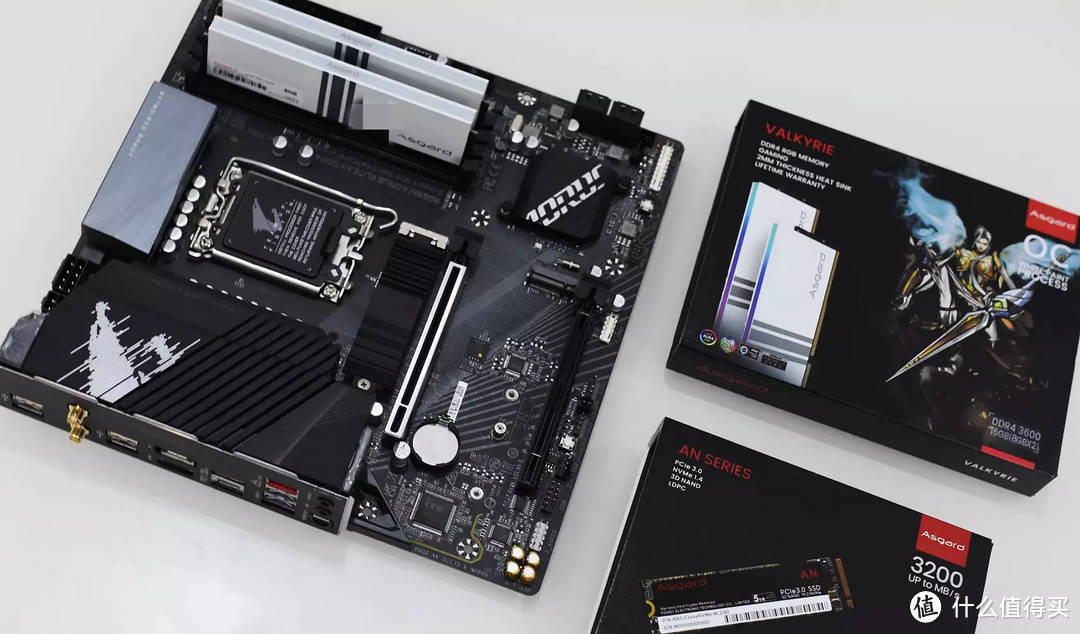 纯白主题，我给自己装了一台intel 12代处理器的电脑主机