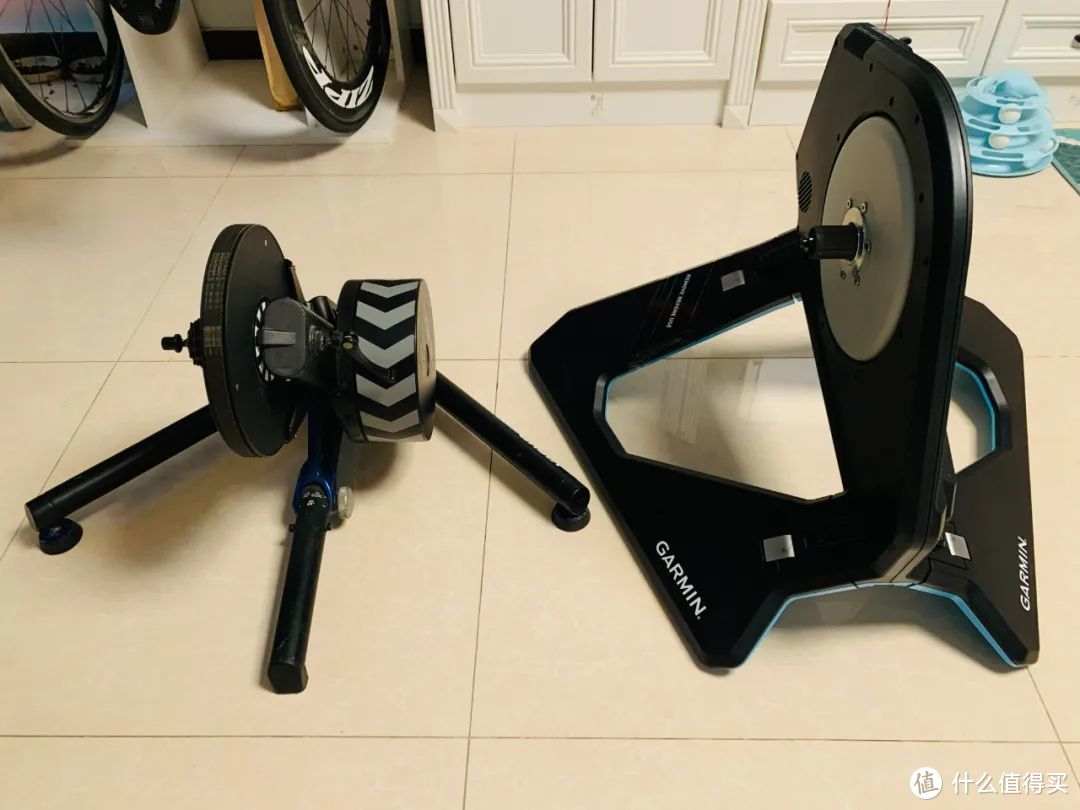 Neo 2T与Wahoo Kickr的比较
