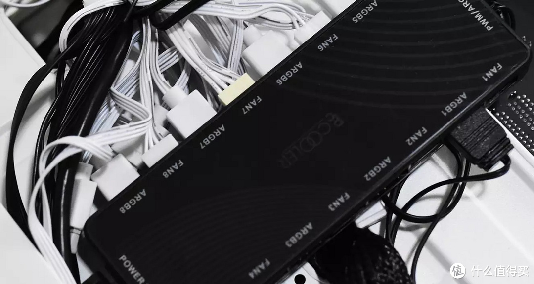 纯白主题，我给自己装了一台intel 12代处理器的电脑主机