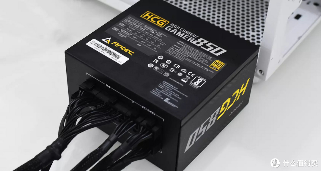 纯白主题，我给自己装了一台intel 12代处理器的电脑主机