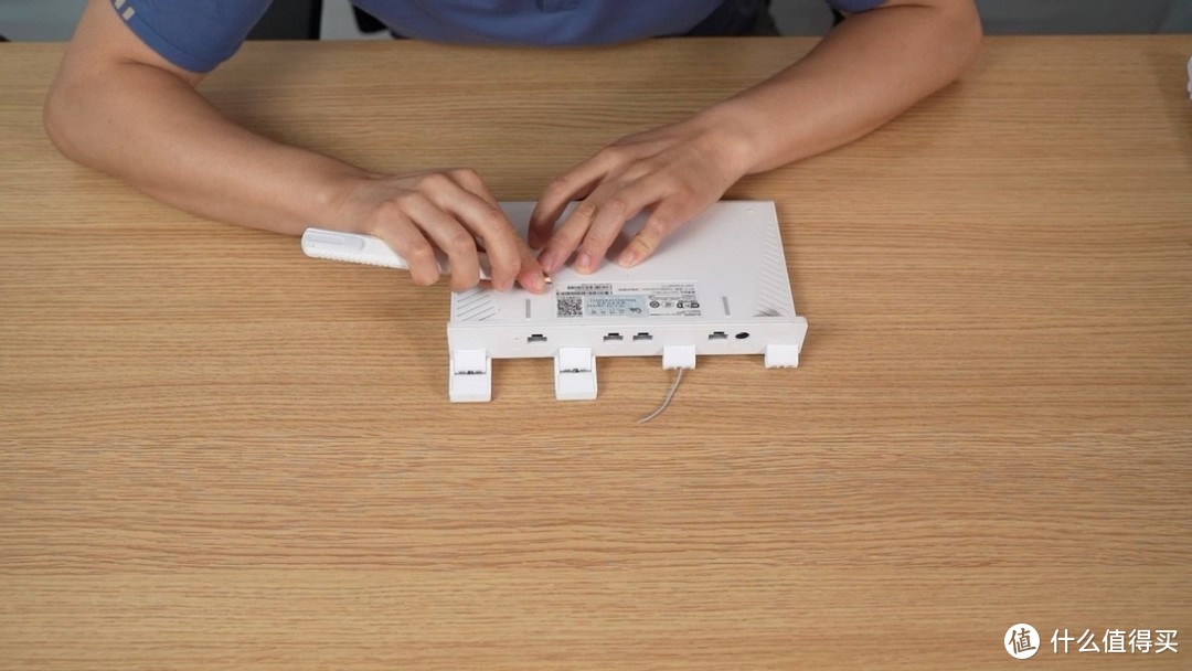 华为AX3Pro路由器DIY拆机换天线，实测信号速率提升明显