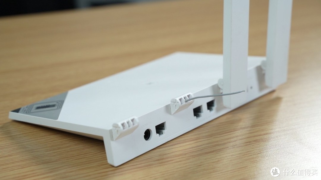 华为AX3Pro路由器DIY拆机换天线，实测信号速率提升明显