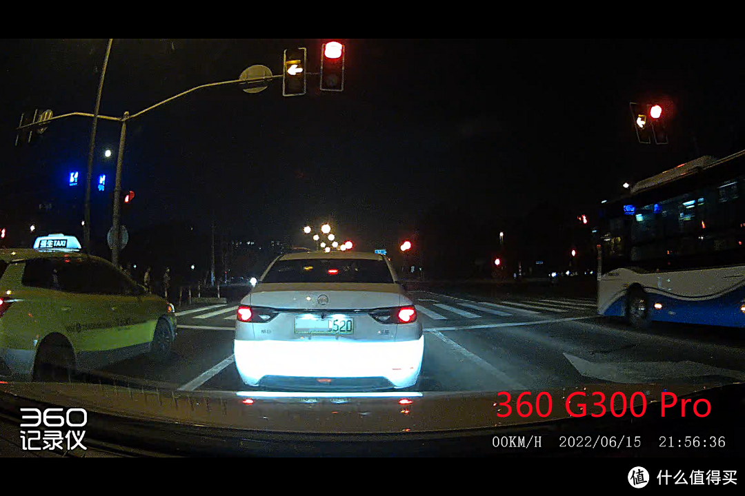 新车主买行车记录仪，300元不知道选谁？这两台『网红』产品实测给你看！