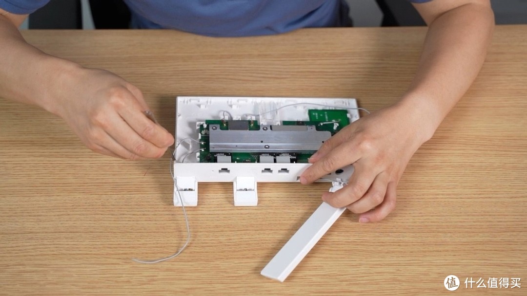 华为AX3Pro路由器DIY拆机换天线，实测信号速率提升明显