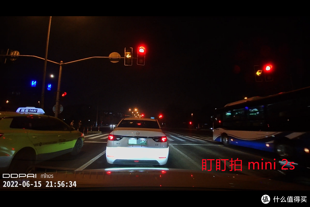 新车主买行车记录仪，300元不知道选谁？这两台『网红』产品实测给你看！