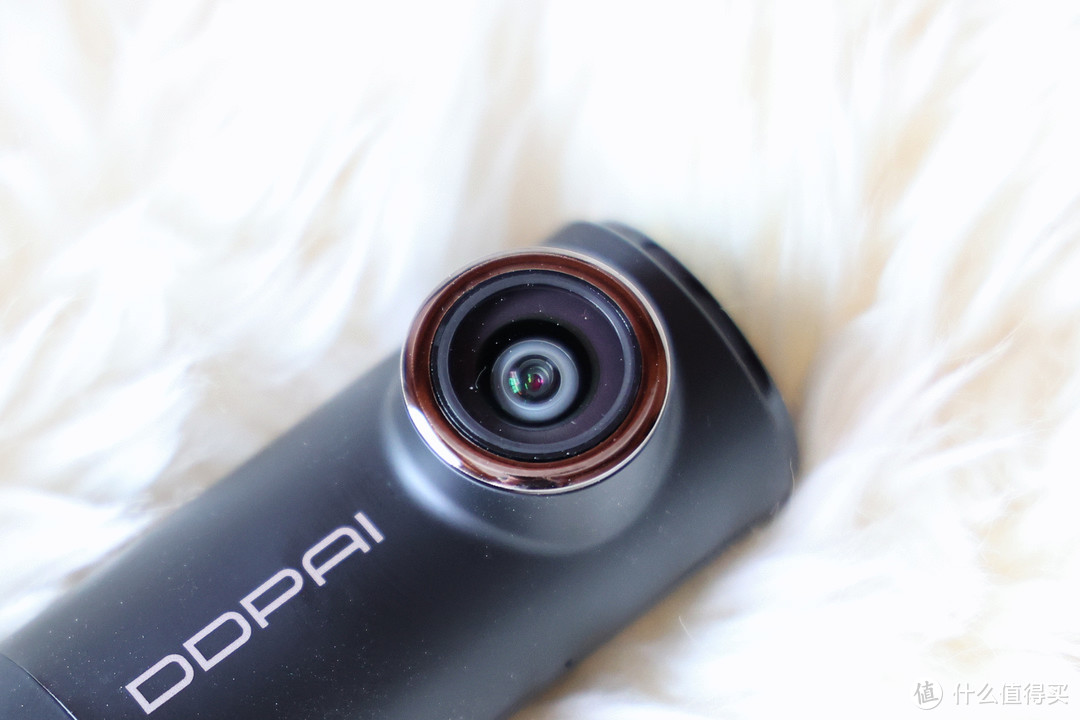 新车主买行车记录仪，300元不知道选谁？这两台『网红』产品实测给你看！