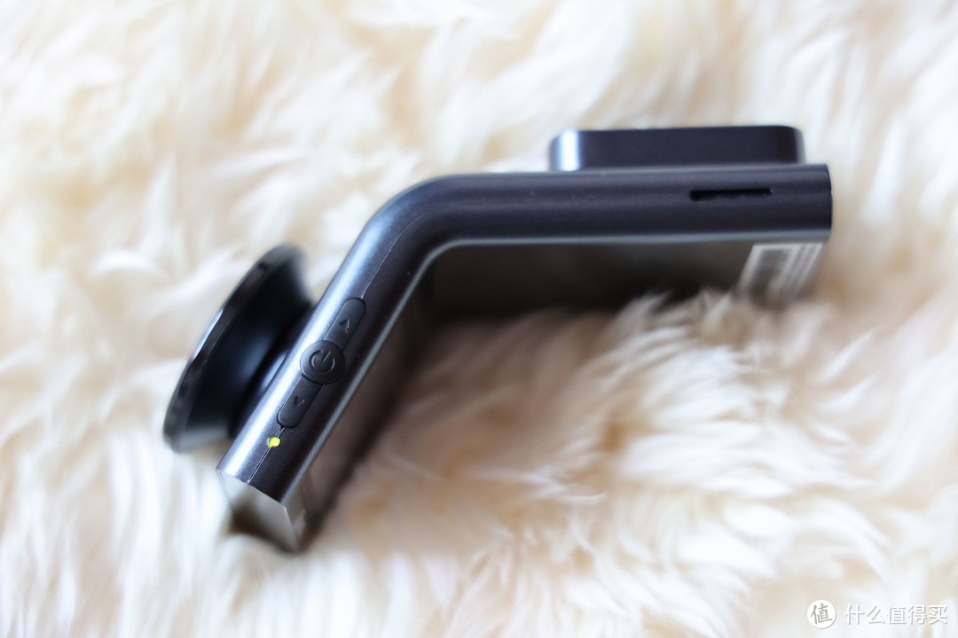 新车主买行车记录仪，300元不知道选谁？这两台『网红』产品实测给你看！