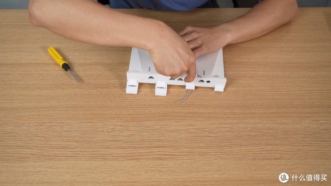 华为AX3Pro路由器DIY拆机换天线，实测信号速率提升明显