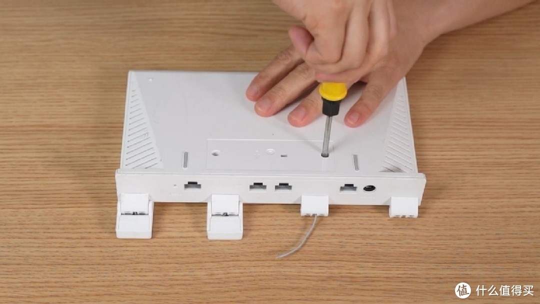 华为AX3Pro路由器DIY拆机换天线，实测信号速率提升明显