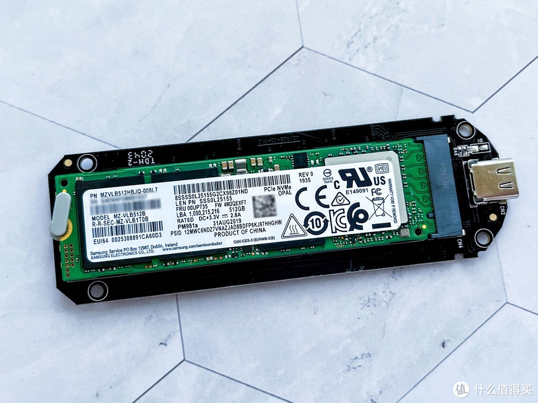 带RGB灯效的硬盘盒，外观颜值在线，读写速度还很不错：Yottamaster WA1-C3硬盘盒开箱和使用体验