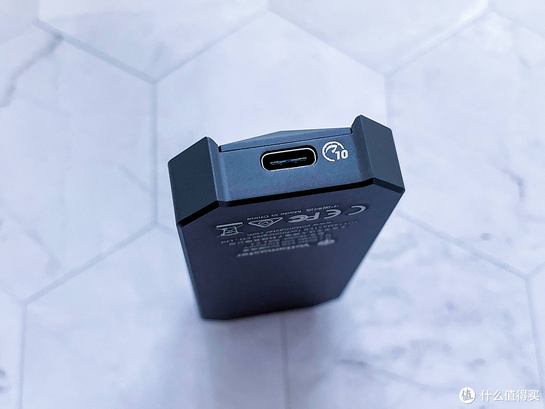 带RGB灯效的硬盘盒，外观颜值在线，读写速度还很不错：Yottamaster WA1-C3硬盘盒开箱和使用体验