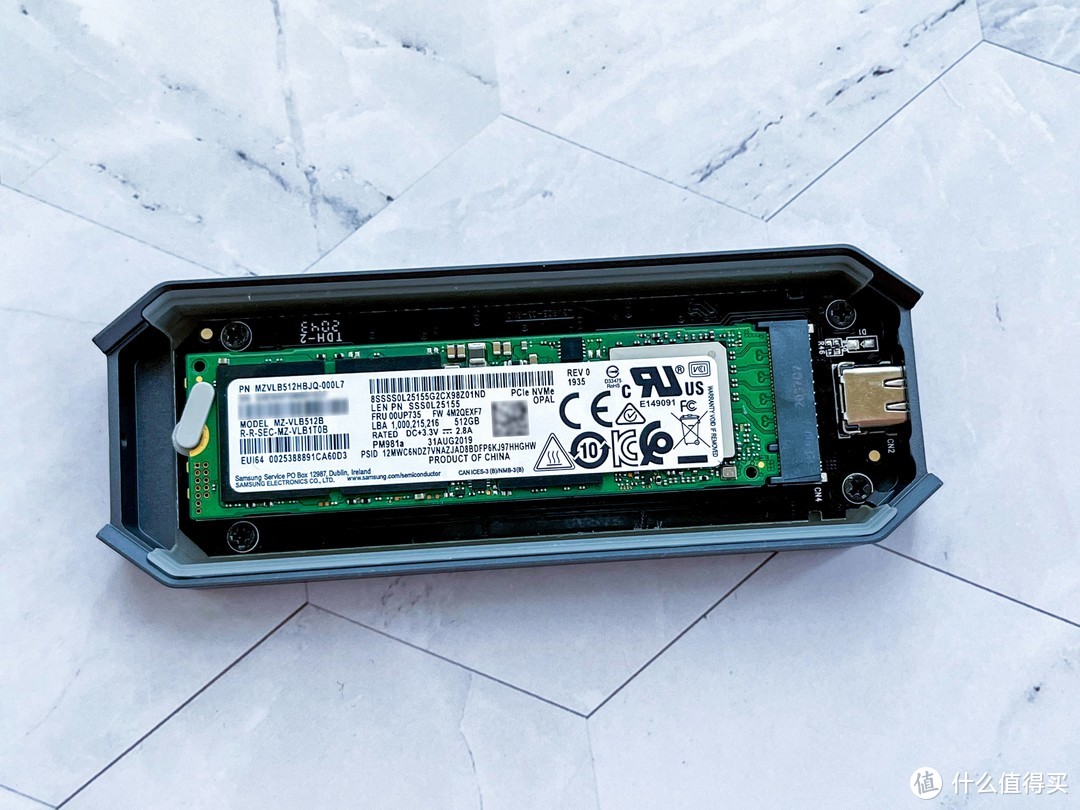 带RGB灯效的硬盘盒，外观颜值在线，读写速度还很不错：Yottamaster WA1-C3硬盘盒开箱和使用体验