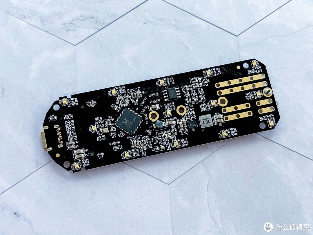 带RGB灯效的硬盘盒，外观颜值在线，读写速度还很不错：Yottamaster WA1-C3硬盘盒开箱和使用体验