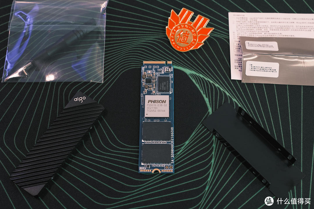 如果你对数据存储速度有需求，可以试试aigo P5000 PCIe4.0固态硬盘