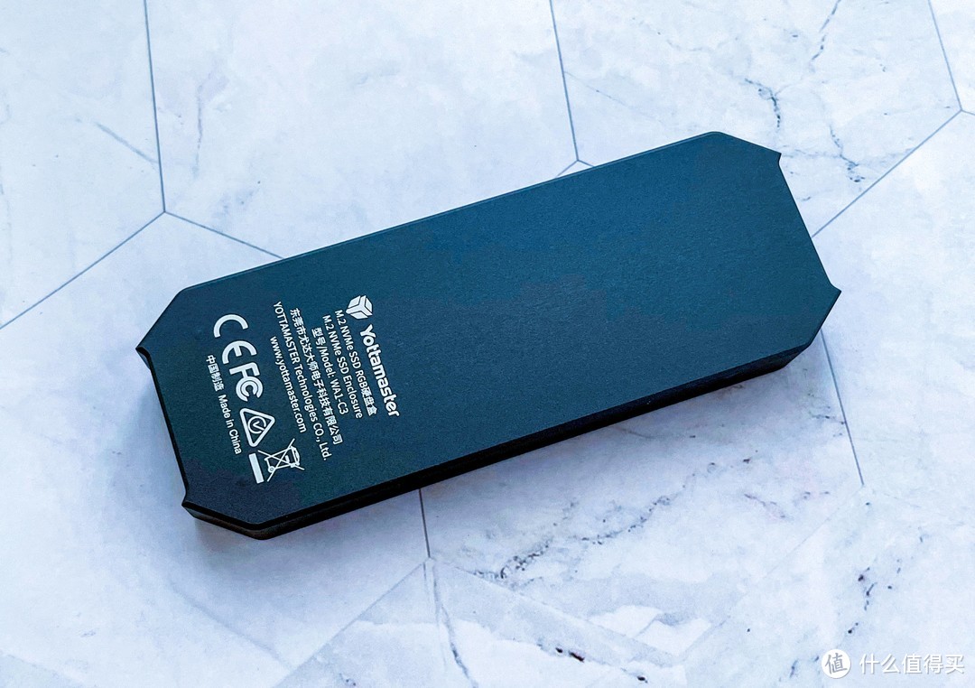 带RGB灯效的硬盘盒，外观颜值在线，读写速度还很不错：Yottamaster WA1-C3硬盘盒开箱和使用体验