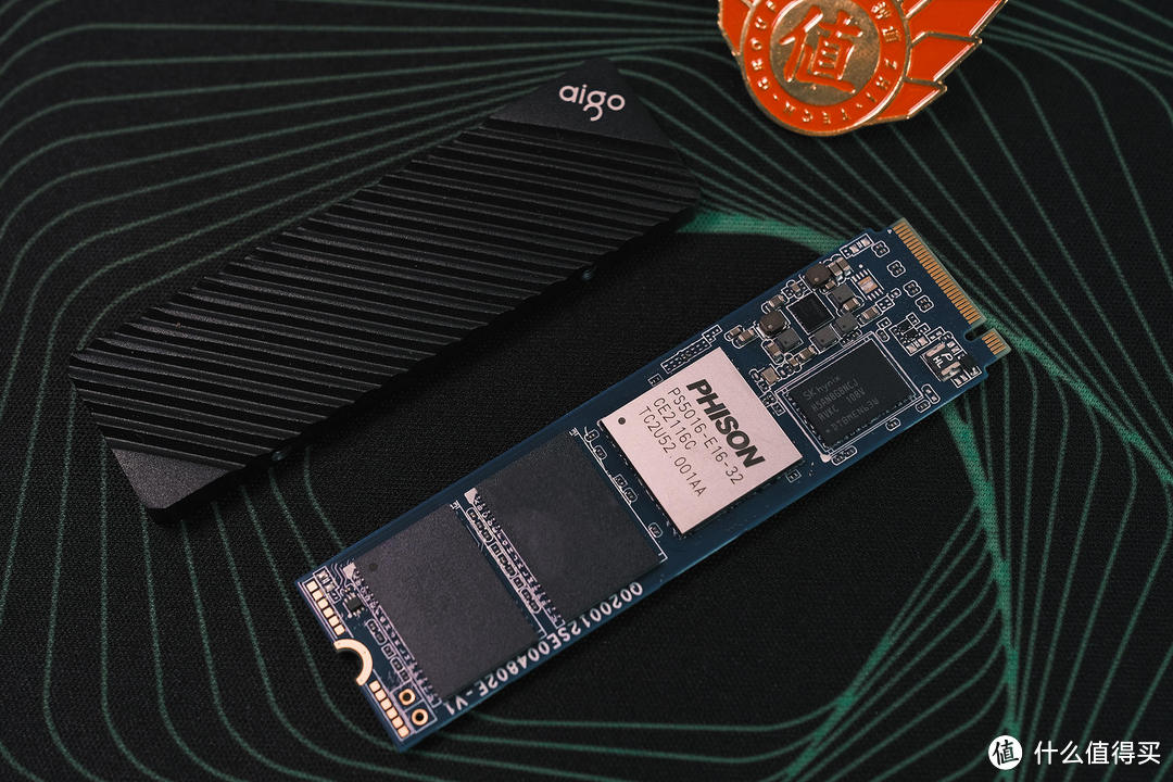 如果你对数据存储速度有需求，可以试试aigo P5000 PCIe4.0固态硬盘