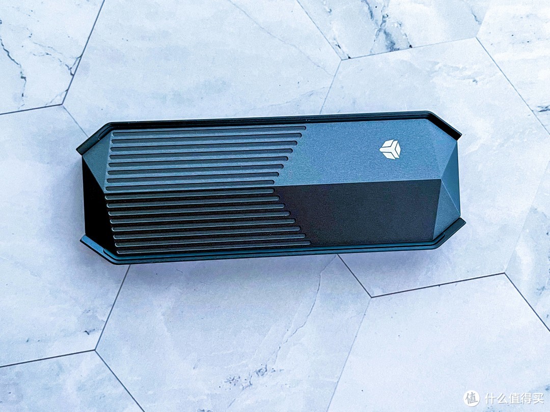 带RGB灯效的硬盘盒，外观颜值在线，读写速度还很不错：Yottamaster WA1-C3硬盘盒开箱和使用体验