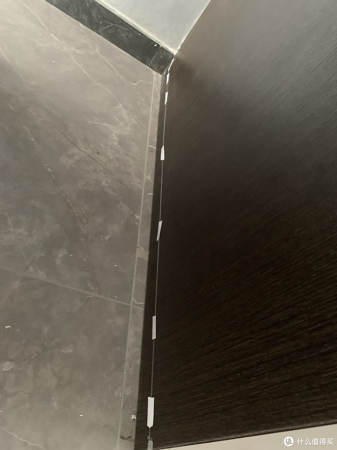 首先是布线, 然后是胶带.