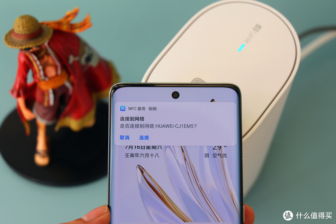 华为路由 Q6子母路由三链路高效组网，轻松提升全屋WiFi信号覆盖效果