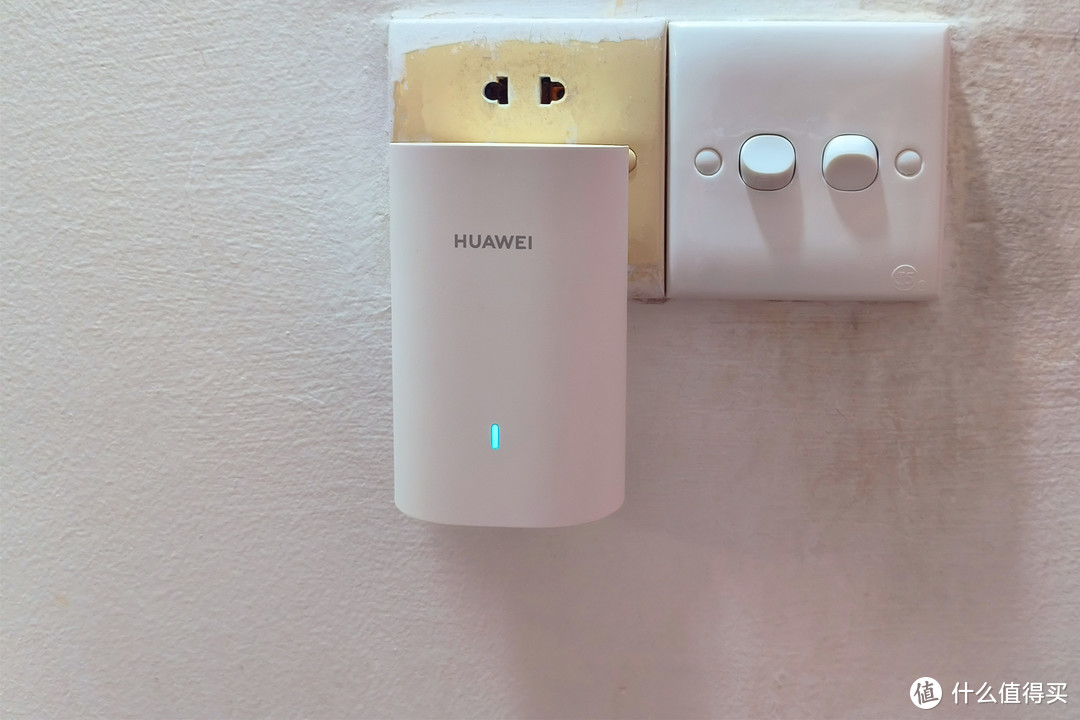 华为路由 Q6子母路由三链路高效组网，轻松提升全屋WiFi信号覆盖效果