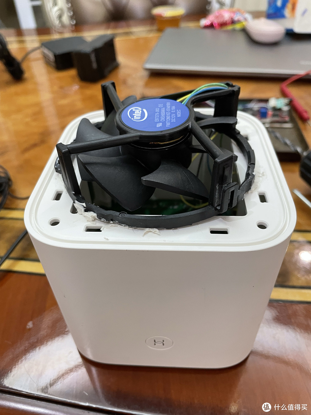 我给路由防暑降温~华为荣耀路由器Pro2加装散热风扇