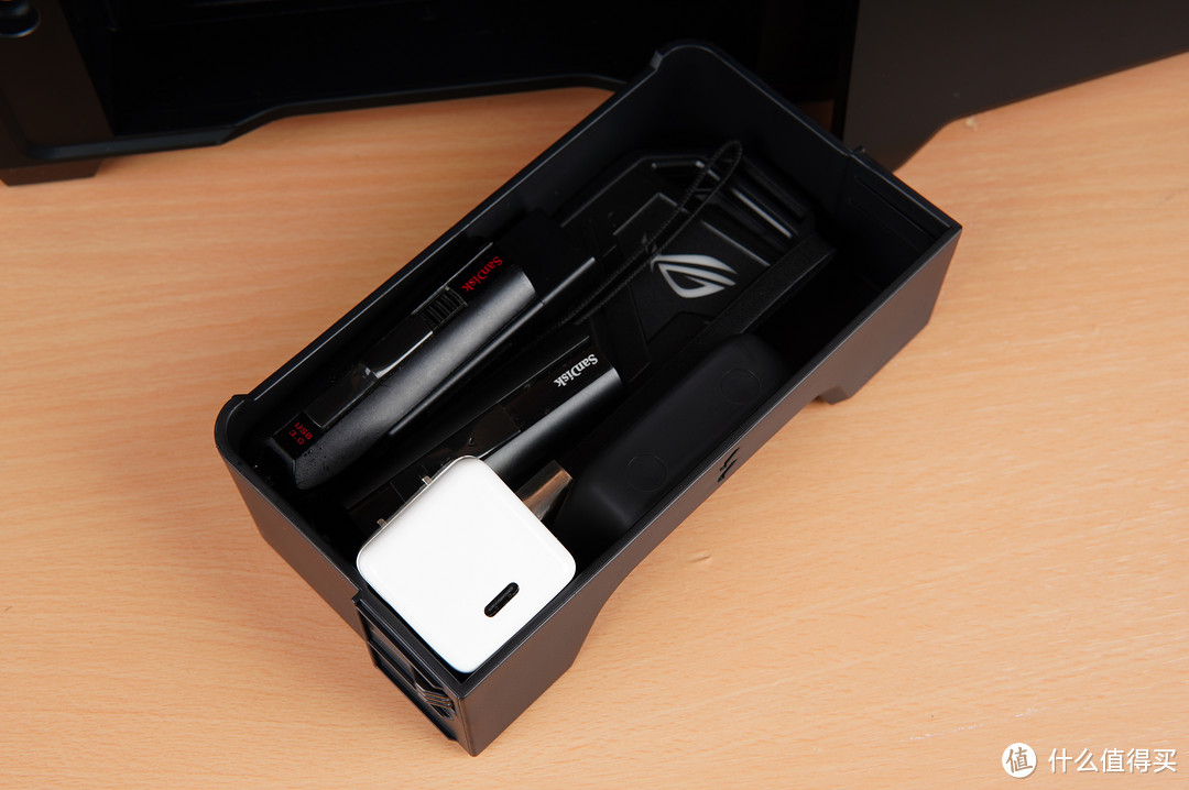 纯黑、紧凑、豪华,分形工艺Pop Air+ XPG D5 RO姬联名内存装机分享