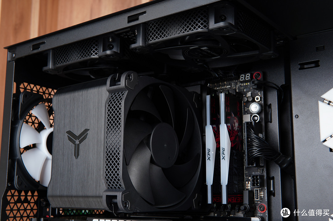 纯黑、紧凑、豪华,分形工艺Pop Air+ XPG D5 RO姬联名内存装机分享