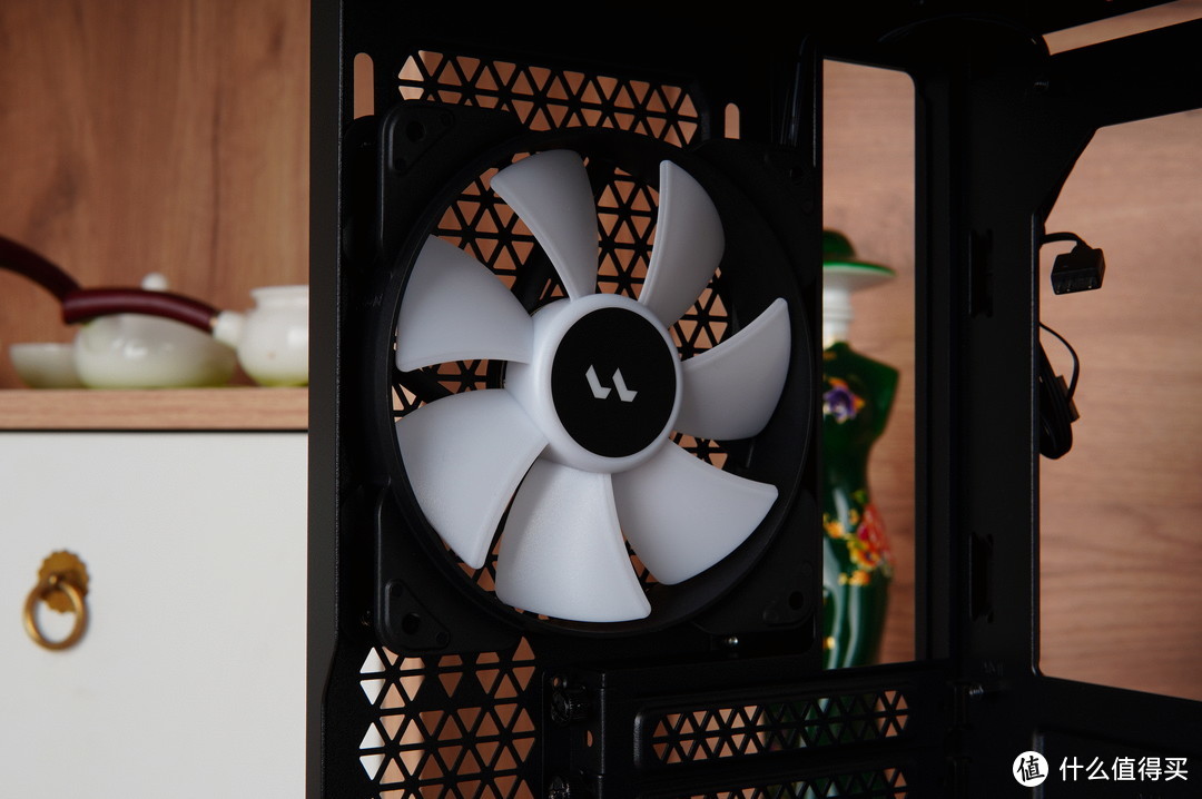 纯黑、紧凑、豪华,分形工艺Pop Air+ XPG D5 RO姬联名内存装机分享