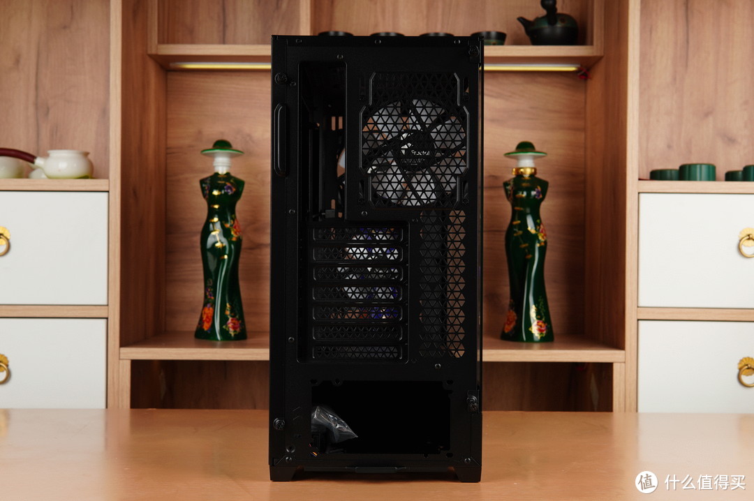 纯黑、紧凑、豪华,分形工艺Pop Air+ XPG D5 RO姬联名内存装机分享