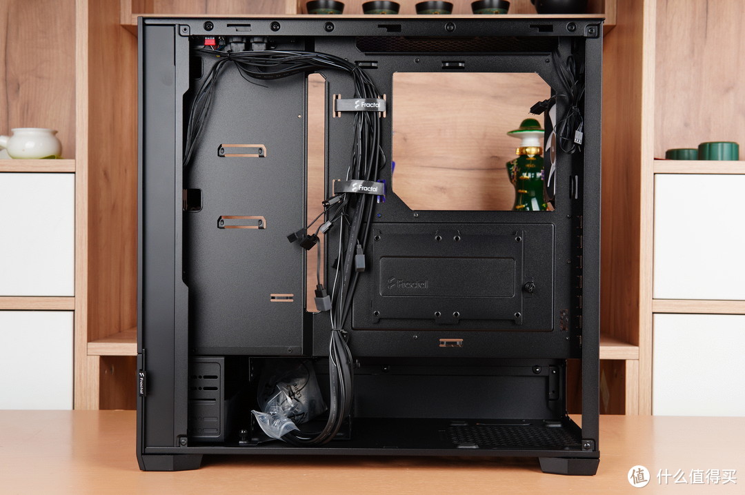 纯黑、紧凑、豪华,分形工艺Pop Air+ XPG D5 RO姬联名内存装机分享