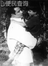 美国著名电影演员约翰·特拉沃尔塔诞辰