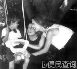 美国著名电影演员约翰·特拉沃尔塔诞辰