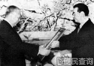 江泽民主席会见董建华