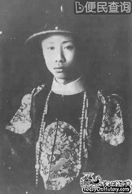 退位皇帝溥仪举行结婚大礼